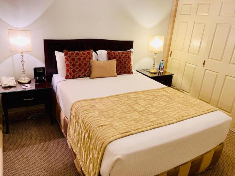 Royal Albert Apartments Hotel image