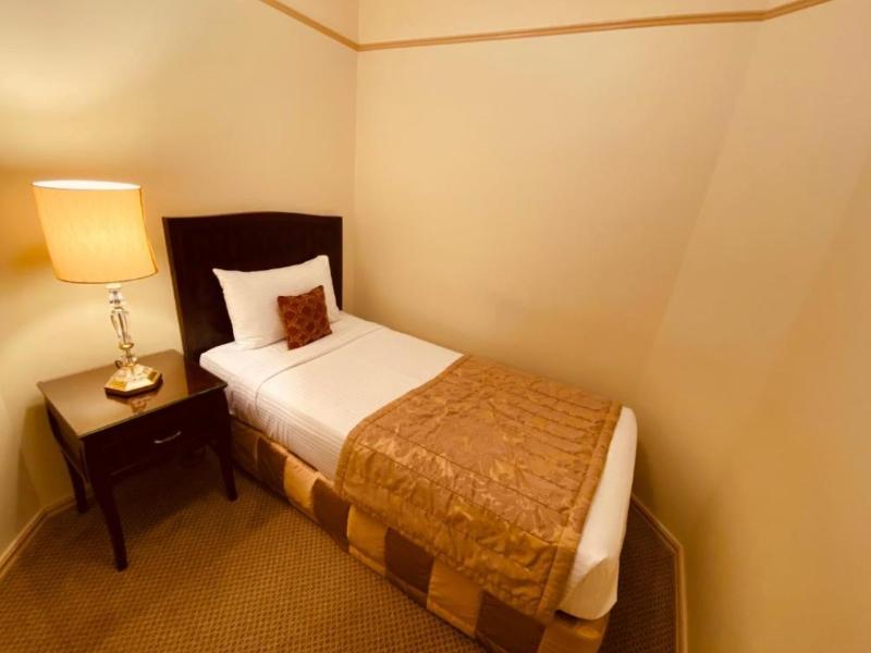 Royal Albert Apartments Hotel image
