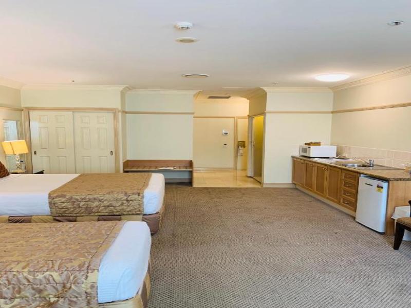 Royal Albert Apartments Hotel image