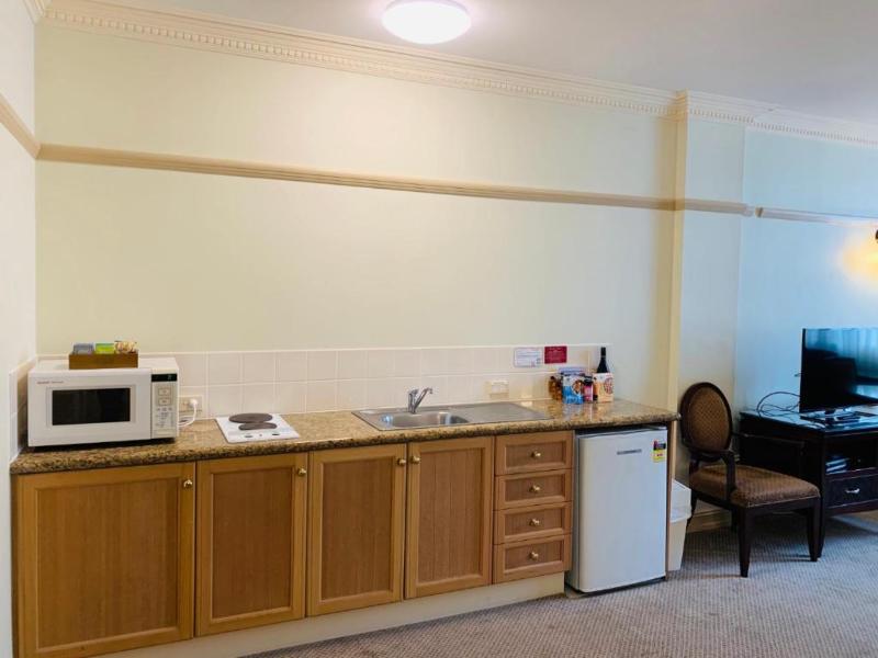 Royal Albert Apartments Hotel image