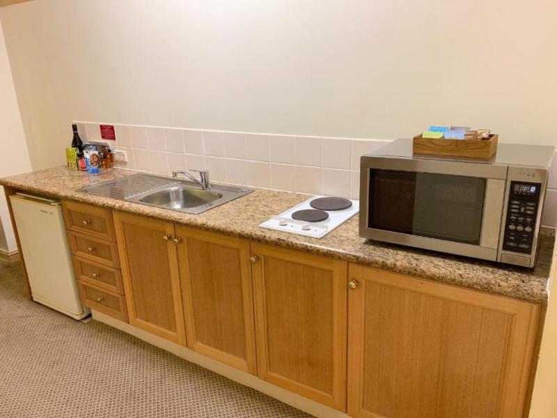 Royal Albert Apartments Hotel image