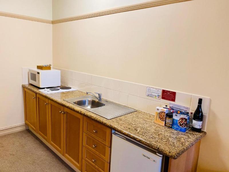 Royal Albert Apartments Hotel image
