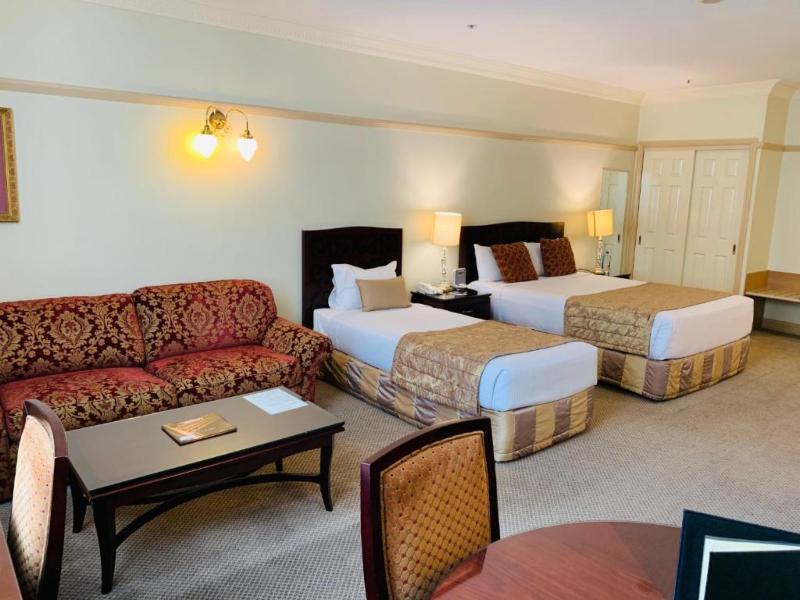 Royal Albert Apartments Hotel image
