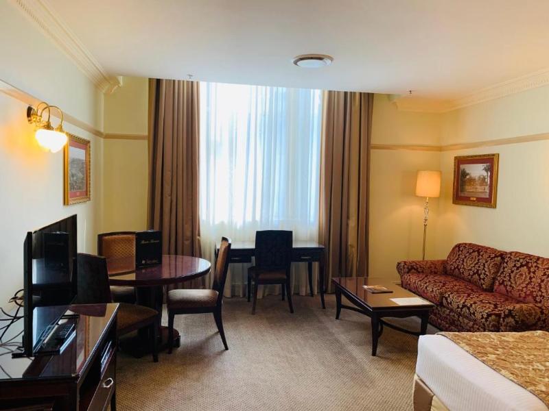 Royal Albert Apartments Hotel image