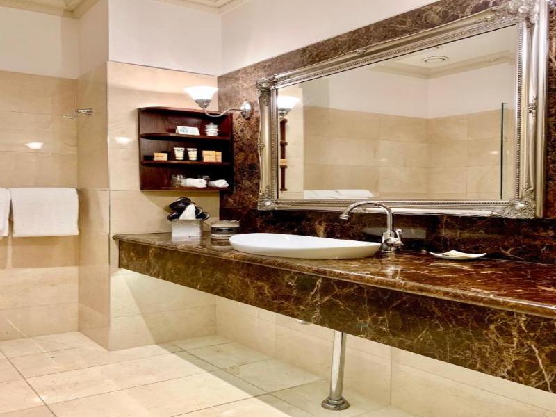 Royal Albert Apartments Hotel image