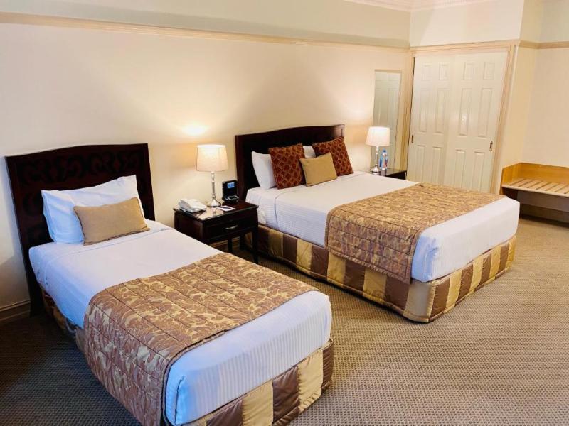 Royal Albert Apartments Hotel image