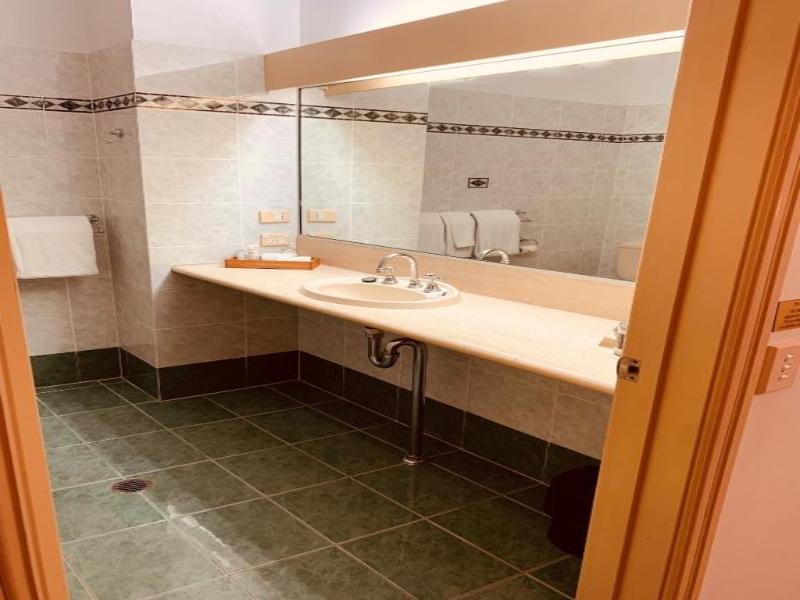 Royal Albert Apartments Hotel image