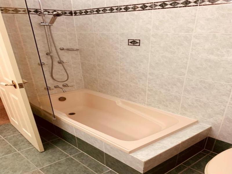 Royal Albert Apartments Hotel image