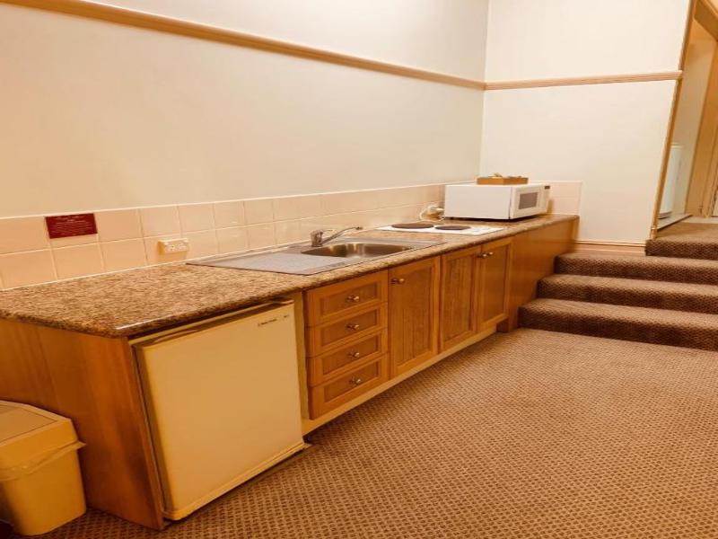 Royal Albert Apartments Hotel image