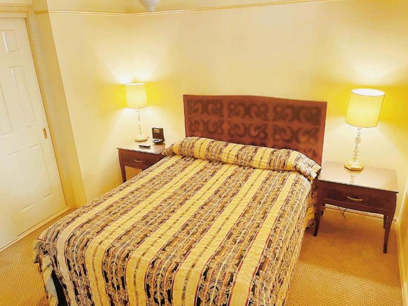 Royal Albert Apartments Hotel image