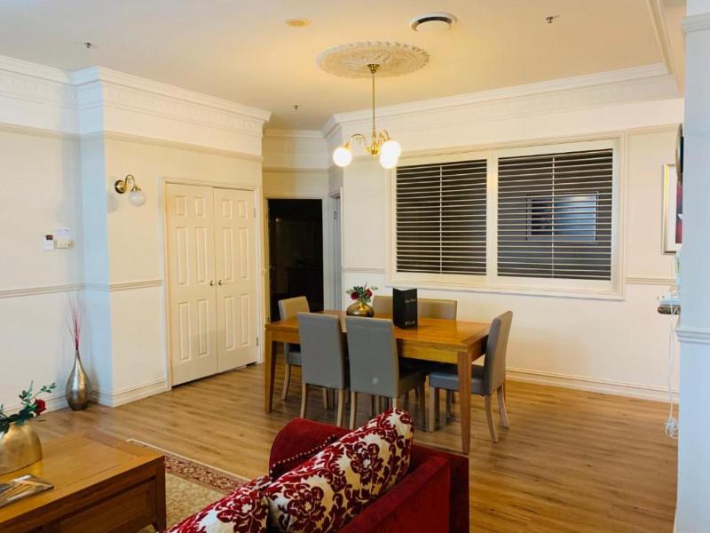 Royal Albert Apartments Hotel image