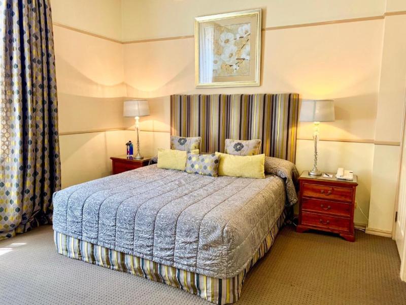 Royal Albert Apartments Hotel image
