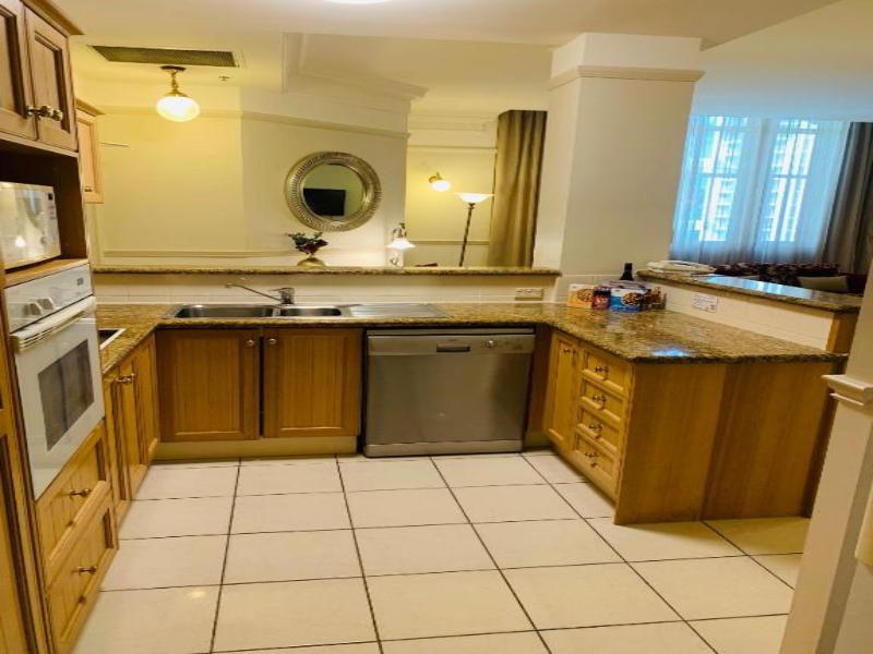 Royal Albert Apartments Hotel image