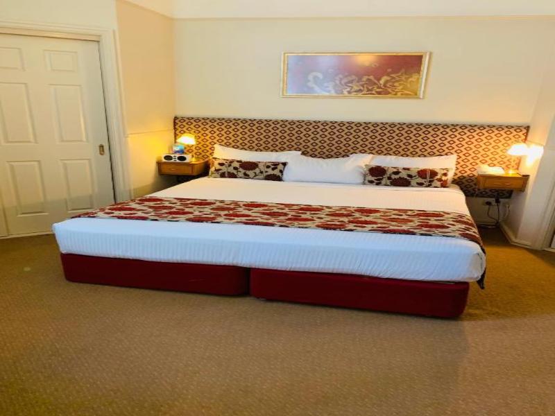Royal Albert Apartments Hotel image