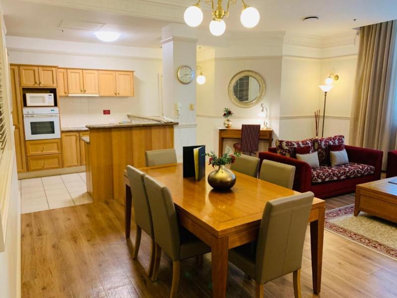 Royal Albert Apartments Hotel image