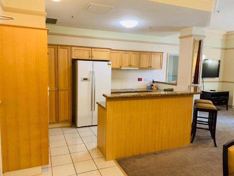 Royal Albert Apartments Hotel image