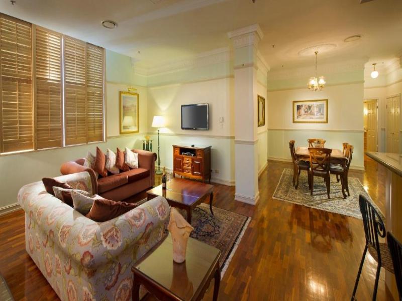 Royal Albert Apartments Hotel image