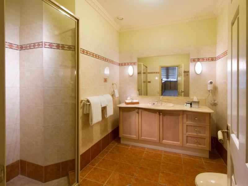 Royal Albert Apartments Hotel image