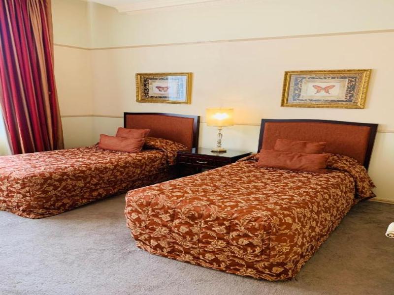 Royal Albert Apartments Hotel image
