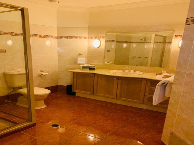Royal Albert Apartments Hotel image