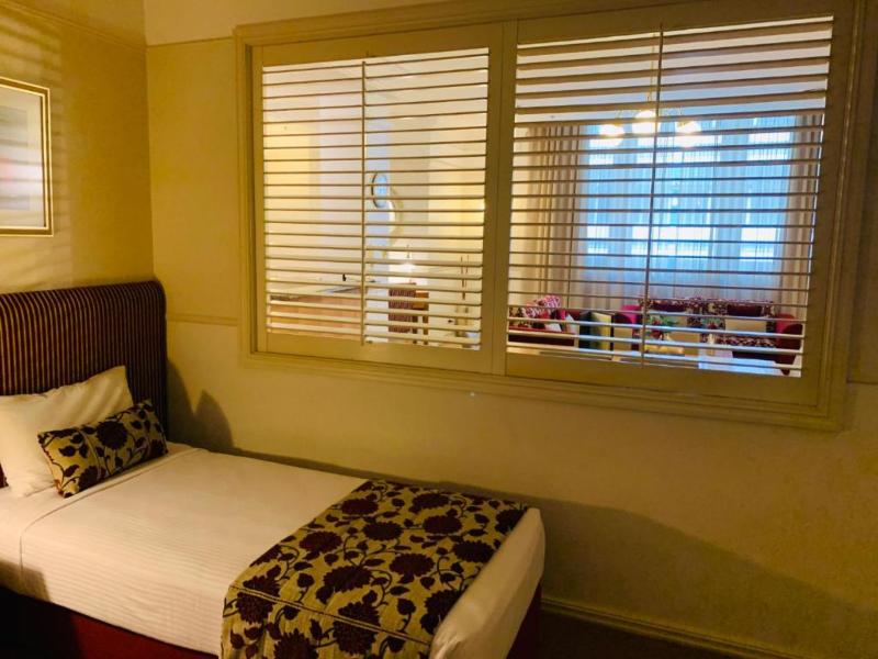 Royal Albert Apartments Hotel image