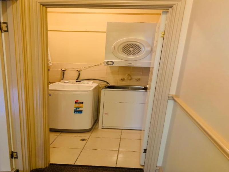 Royal Albert Apartments Hotel image