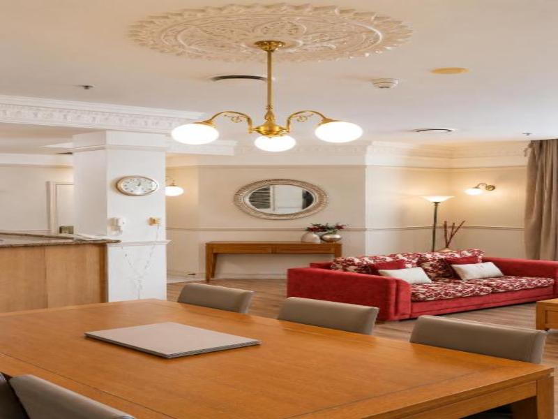 Royal Albert Apartments Hotel image