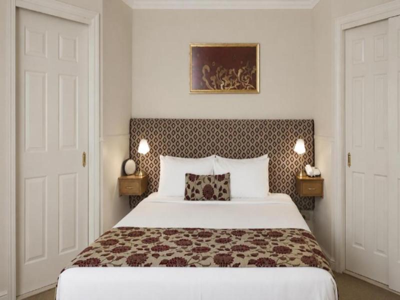 Royal Albert Apartments Hotel image