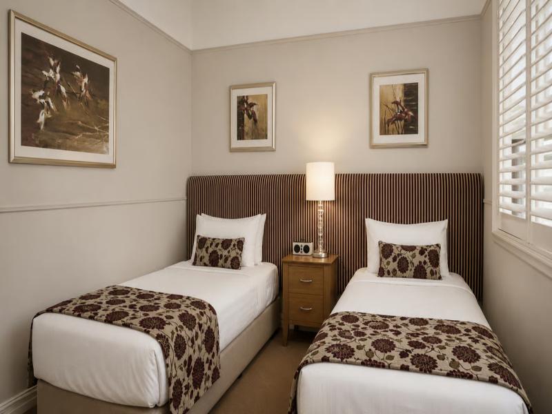 Royal Albert Apartments Hotel image