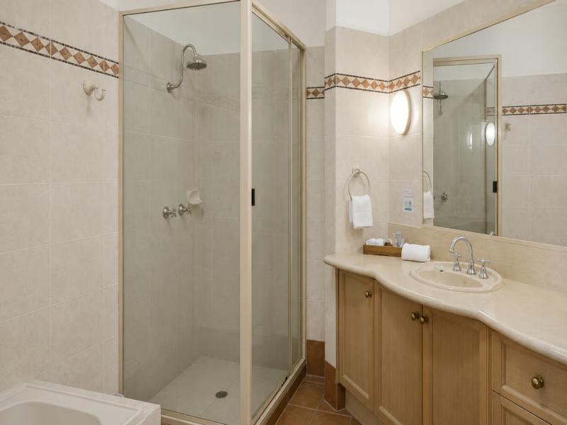 Royal Albert Apartments Hotel image