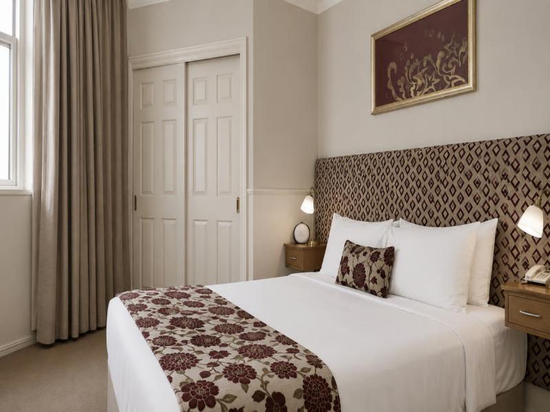 Royal Albert Apartments Hotel image