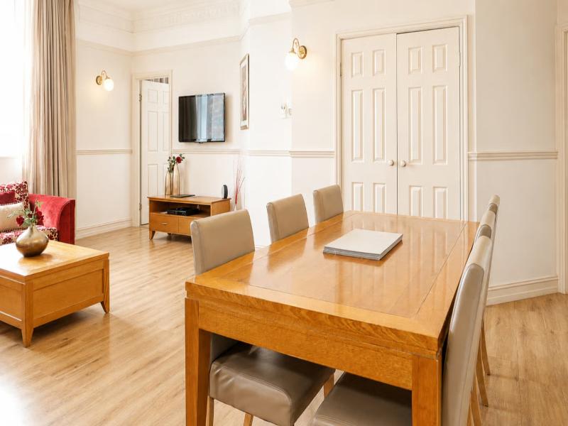 Royal Albert Apartments Hotel image