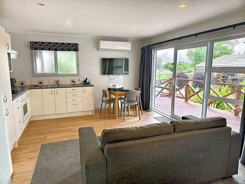 Rotorua Hideaway Lodge image