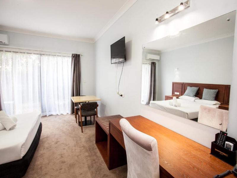 Springwood Motor Inn image