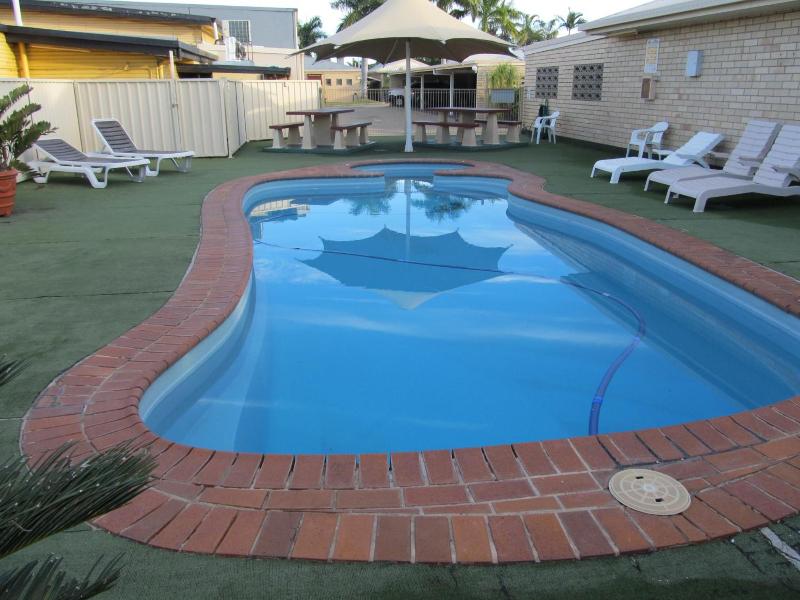 Sun Palms Motel image