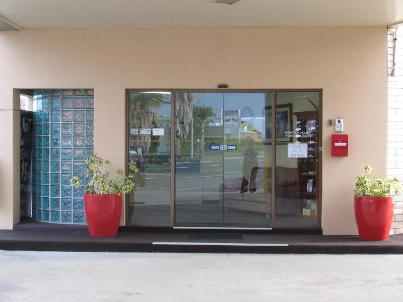 Sun Palms Motel image