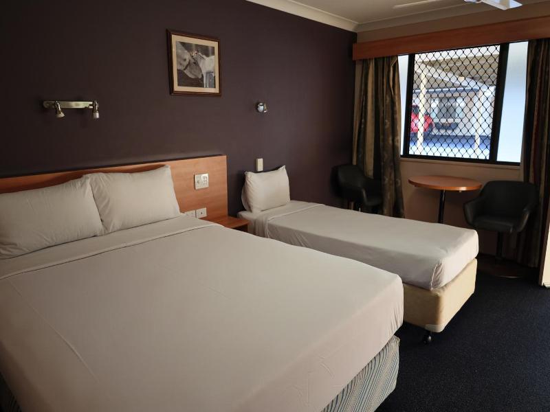 Sun Palms Motel image