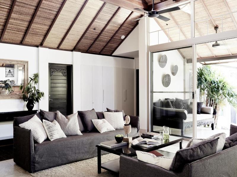 The Villas of Byron image