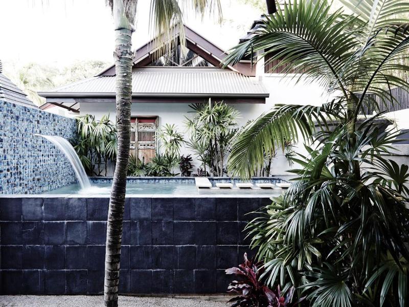 The Villas of Byron image