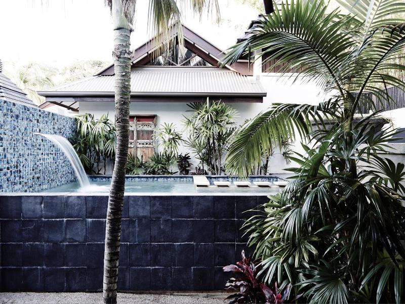 The Villas of Byron image
