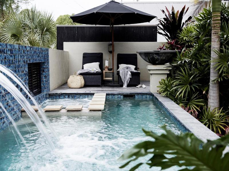 The Villas of Byron image