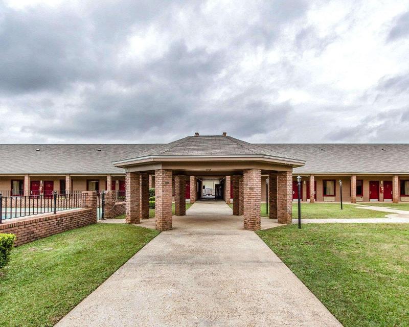 Econo Lodge Inn & Suites Enterprise image
