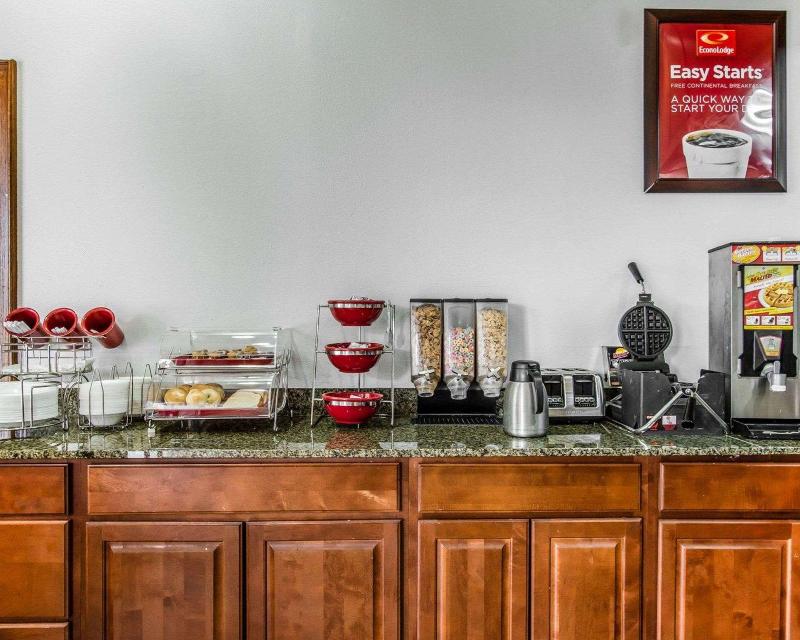 Econo Lodge Inn & Suites Enterprise image