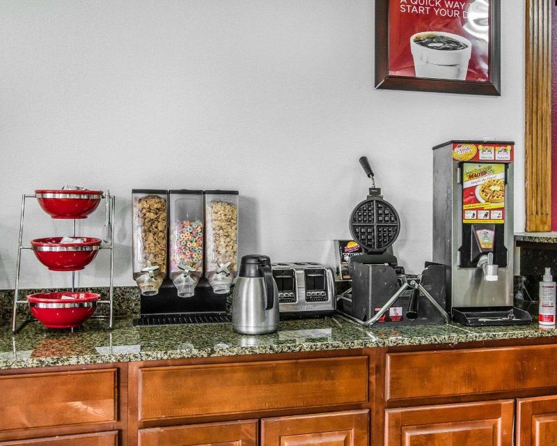 Econo Lodge Inn & Suites Enterprise image