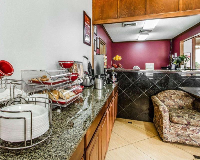 Econo Lodge Inn & Suites Enterprise image