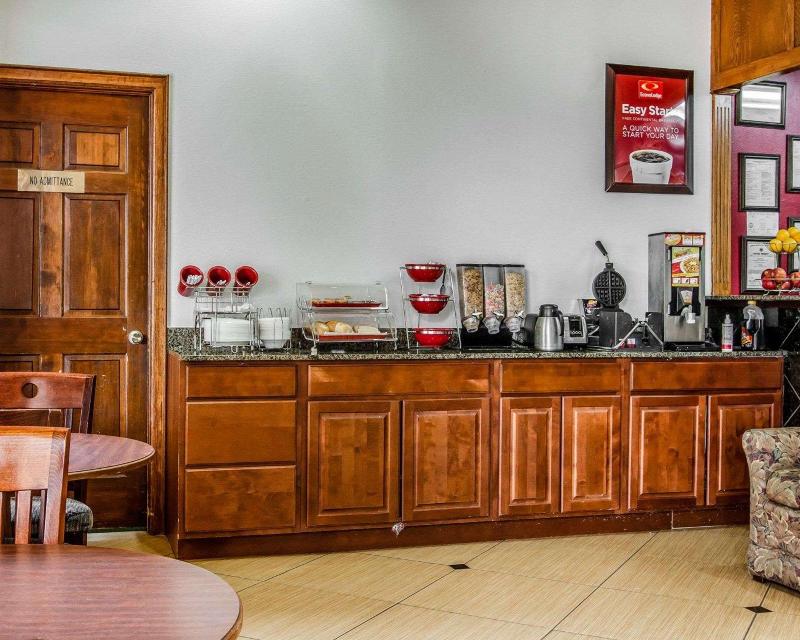 Econo Lodge Inn & Suites Enterprise image