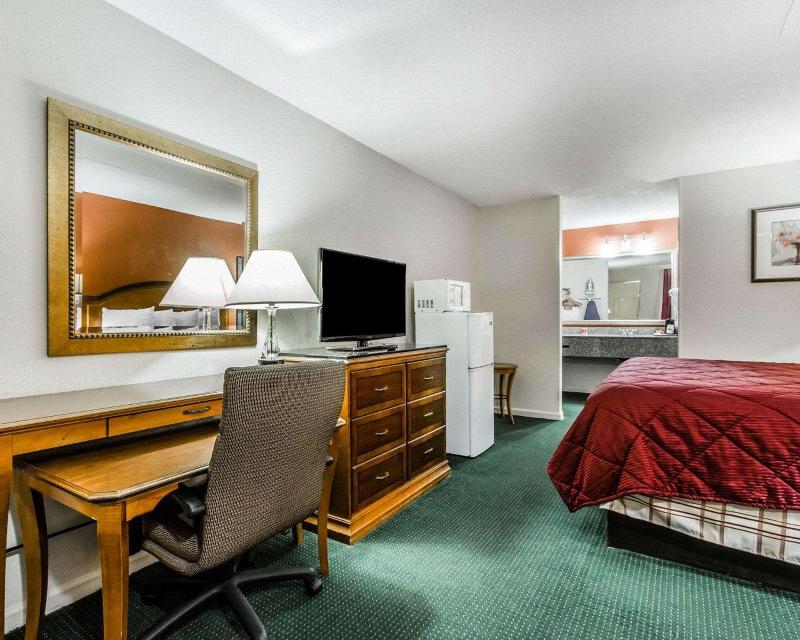Econo Lodge Inn & Suites Enterprise image