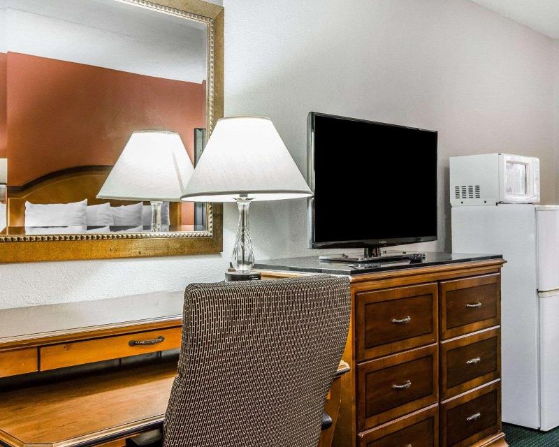 Econo Lodge Inn & Suites Enterprise image