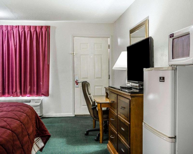 Econo Lodge Inn & Suites Enterprise image