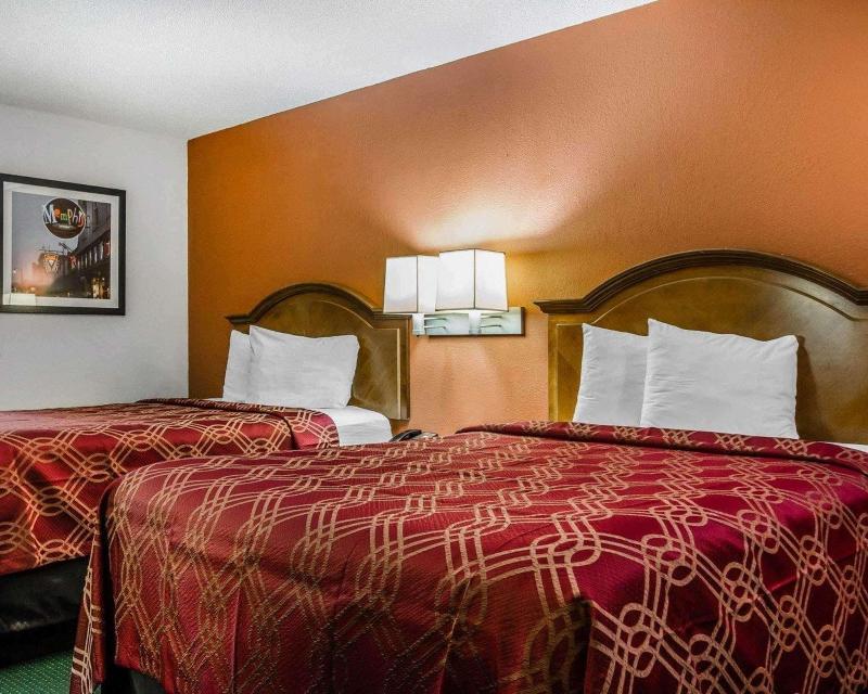 Econo Lodge Inn & Suites Enterprise image